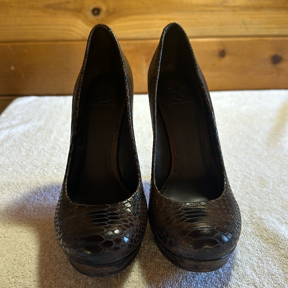 Brown gorgeous high heels, super stylish and lightly used.
